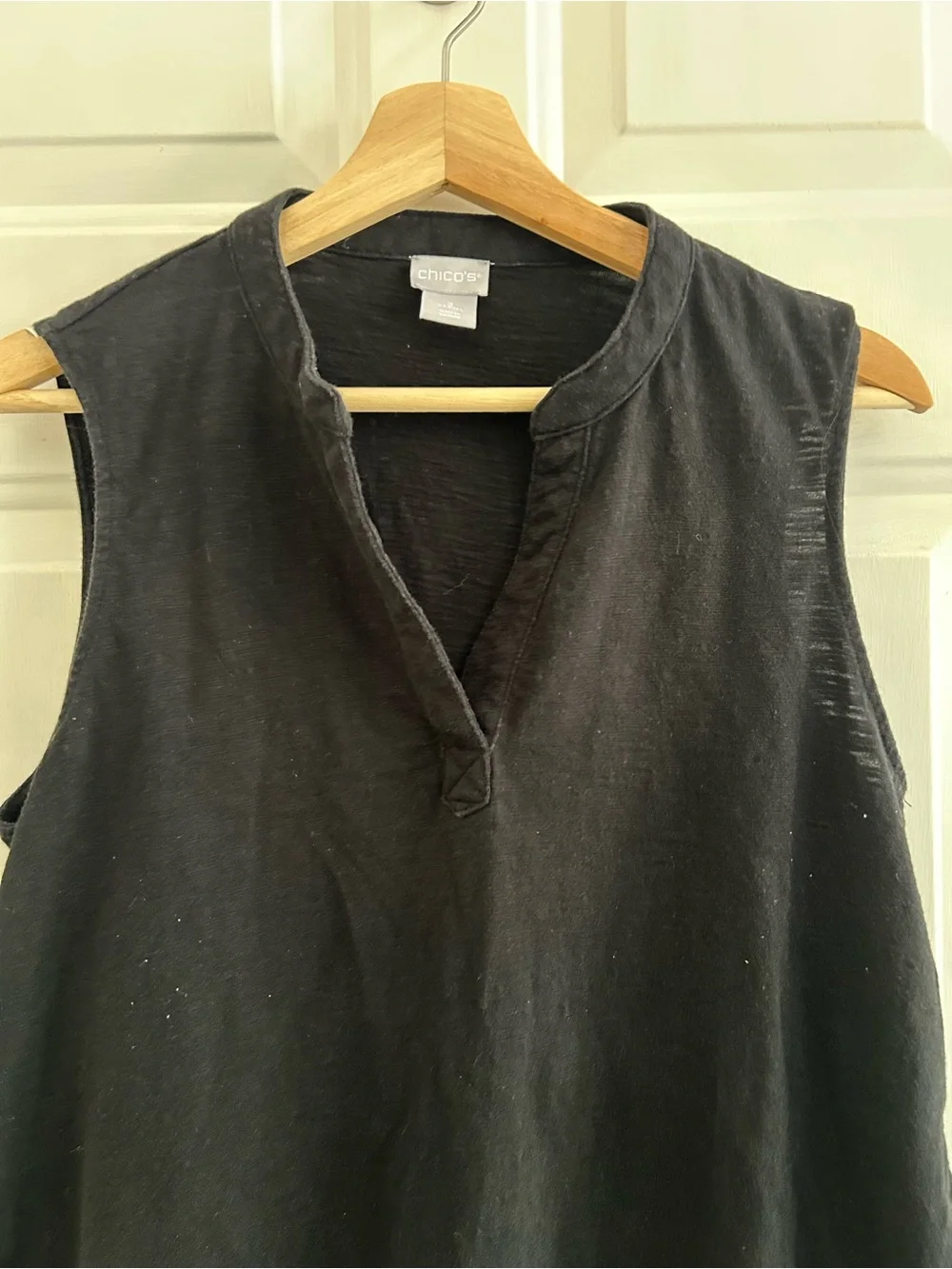 Chico's Black Sleeveless Split V Tunic Tank - Picture 2 of 4
